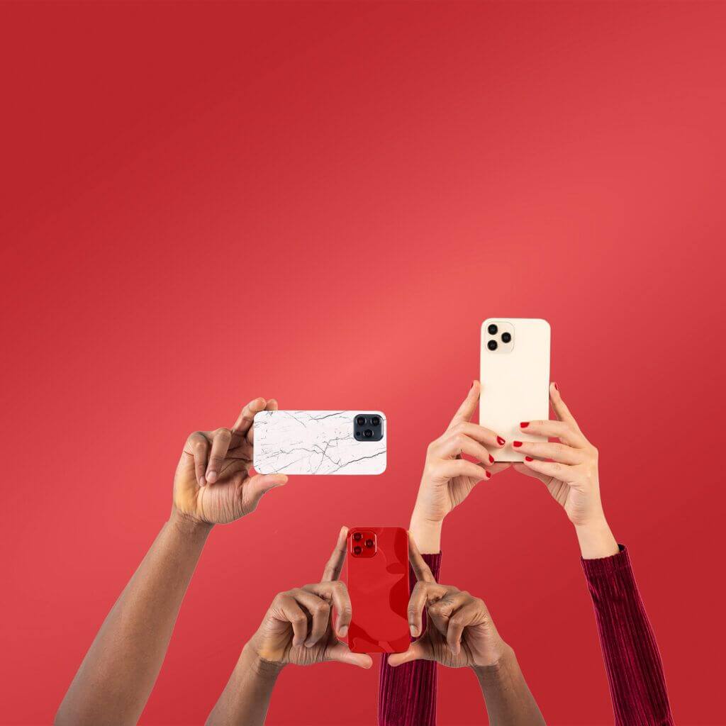 social-media-audience-crowd-filming-through-smartphones